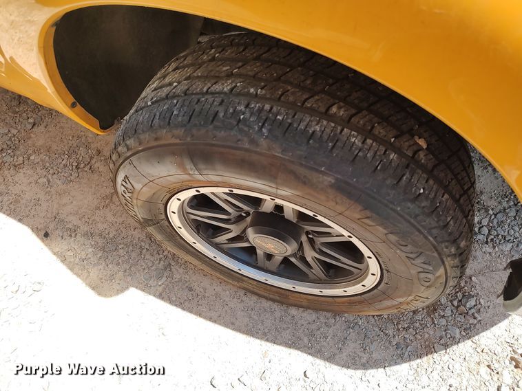 image for item LU9120 2014 Ford F350 Super Duty XL  utility bed pickup truck