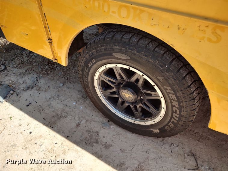 image for item LU9120 2014 Ford F350 Super Duty XL  utility bed pickup truck