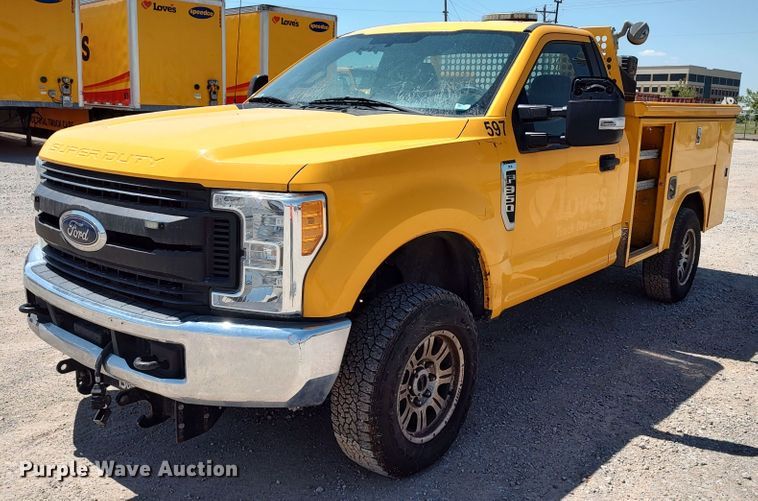 image for item LU9121 2017 Ford F350 Super Duty XL  utility bed pickup truck