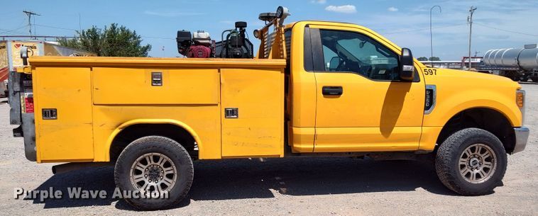 image for item LU9121 2017 Ford F350 Super Duty XL  utility bed pickup truck