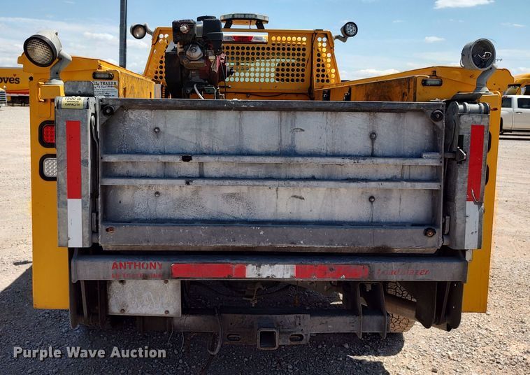 image for item LU9121 2017 Ford F350 Super Duty XL  utility bed pickup truck