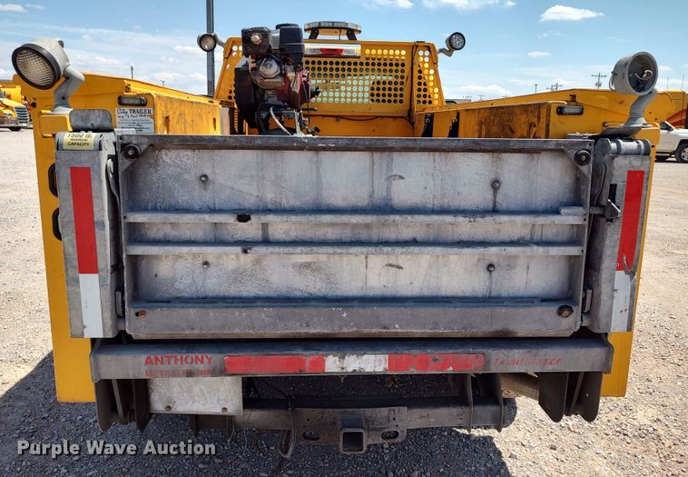 image for item LU9121 2017 Ford F350 Super Duty XL  utility bed pickup truck