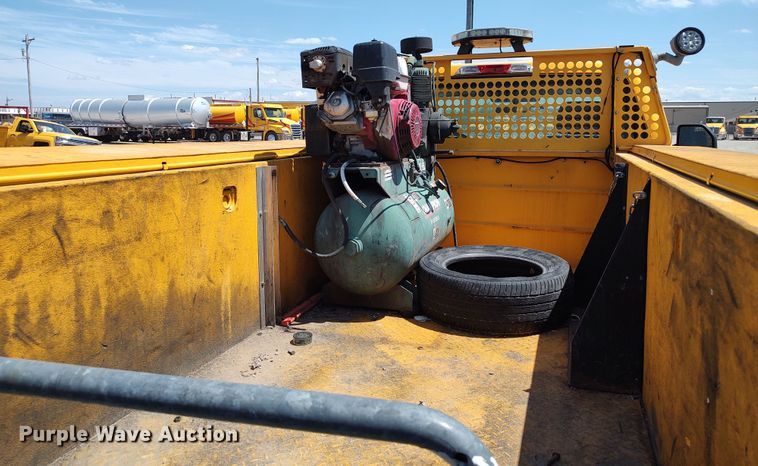 image for item LU9121 2017 Ford F350 Super Duty XL  utility bed pickup truck