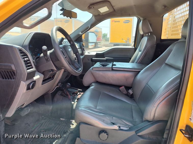 image for item LU9121 2017 Ford F350 Super Duty XL  utility bed pickup truck