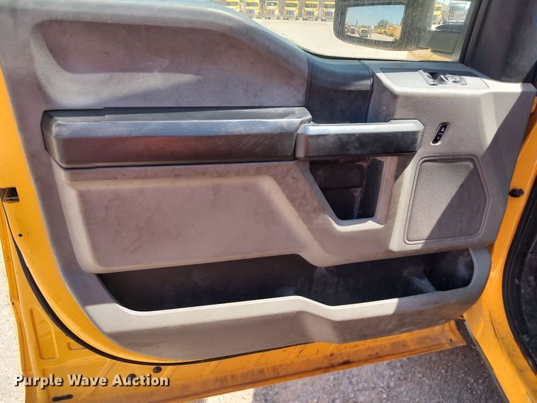 image for item LU9121 2017 Ford F350 Super Duty XL  utility bed pickup truck