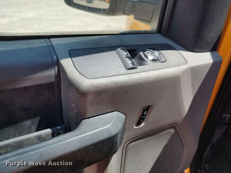 image for item LU9121 2017 Ford F350 Super Duty XL  utility bed pickup truck