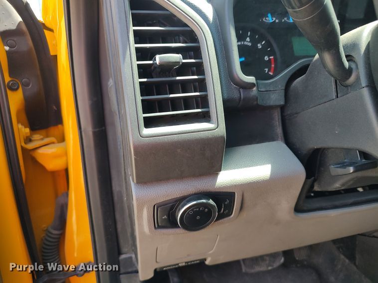 image for item LU9121 2017 Ford F350 Super Duty XL  utility bed pickup truck