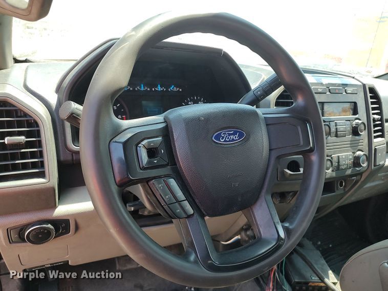 image for item LU9121 2017 Ford F350 Super Duty XL  utility bed pickup truck