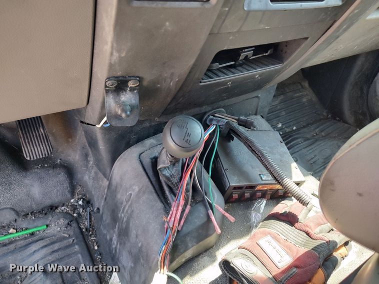 image for item LU9121 2017 Ford F350 Super Duty XL  utility bed pickup truck