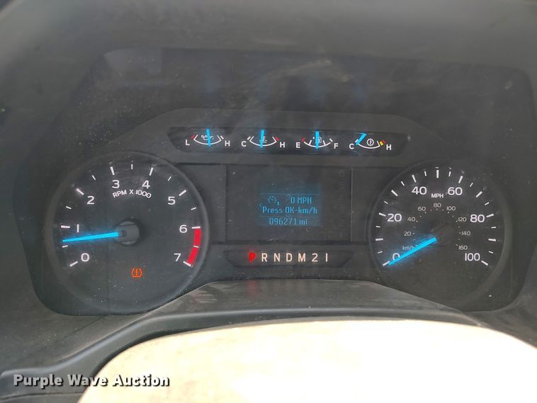 image for item LU9121 2017 Ford F350 Super Duty XL  utility bed pickup truck