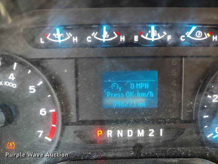 image for item LU9121 2017 Ford F350 Super Duty XL  utility bed pickup truck