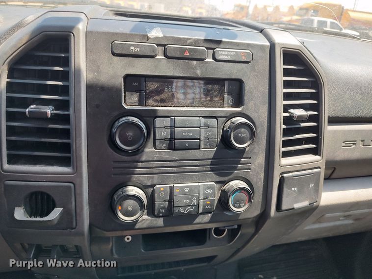 image for item LU9121 2017 Ford F350 Super Duty XL  utility bed pickup truck