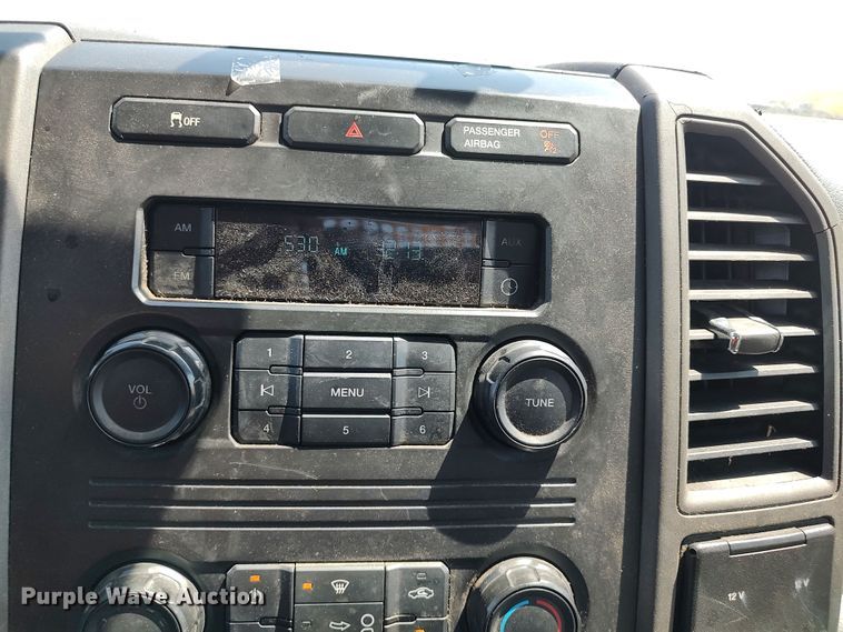 image for item LU9121 2017 Ford F350 Super Duty XL  utility bed pickup truck