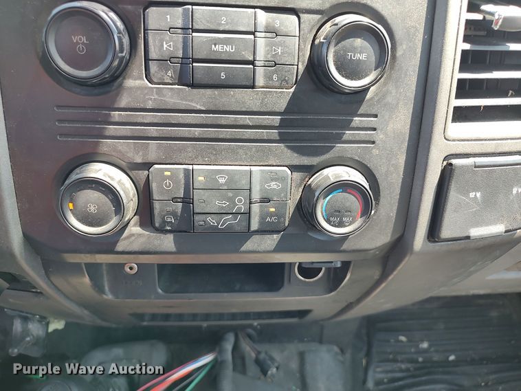 image for item LU9121 2017 Ford F350 Super Duty XL  utility bed pickup truck