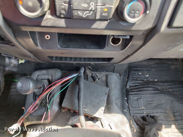 image for item LU9121 2017 Ford F350 Super Duty XL  utility bed pickup truck