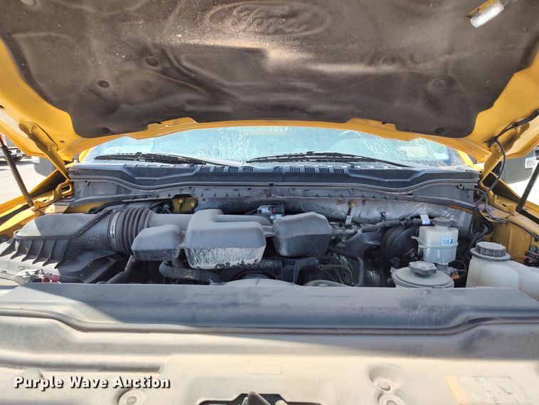 image for item LU9121 2017 Ford F350 Super Duty XL  utility bed pickup truck