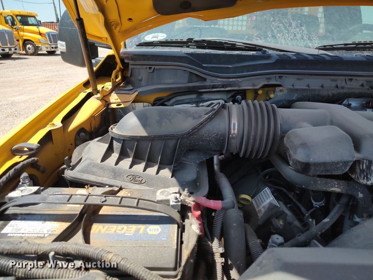 image for item LU9121 2017 Ford F350 Super Duty XL  utility bed pickup truck