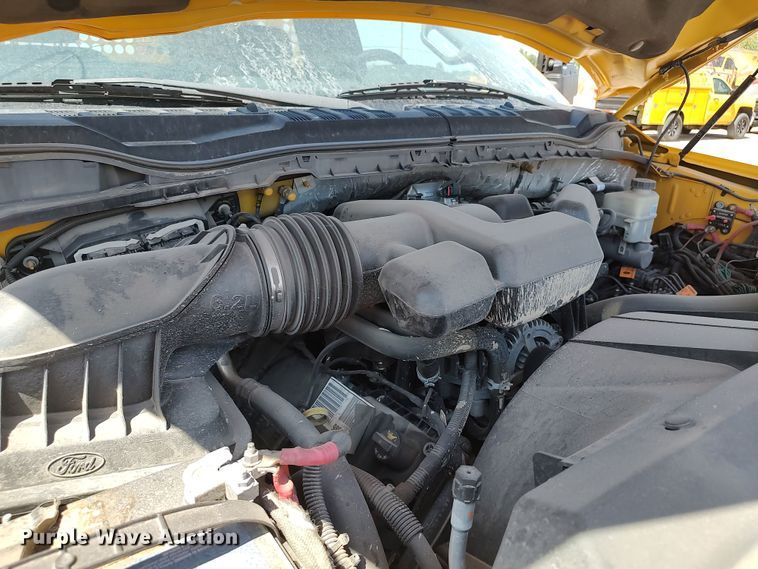 image for item LU9121 2017 Ford F350 Super Duty XL  utility bed pickup truck