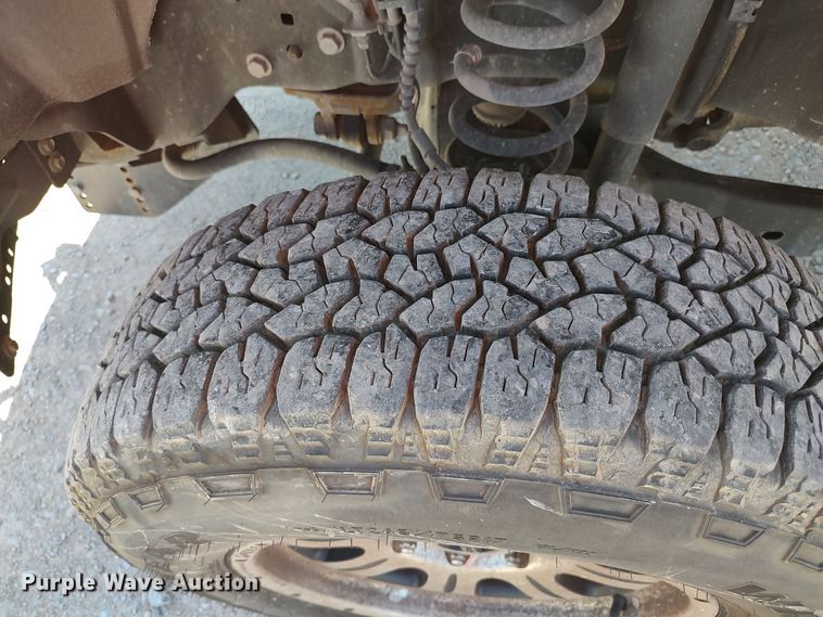 image for item LU9121 2017 Ford F350 Super Duty XL  utility bed pickup truck