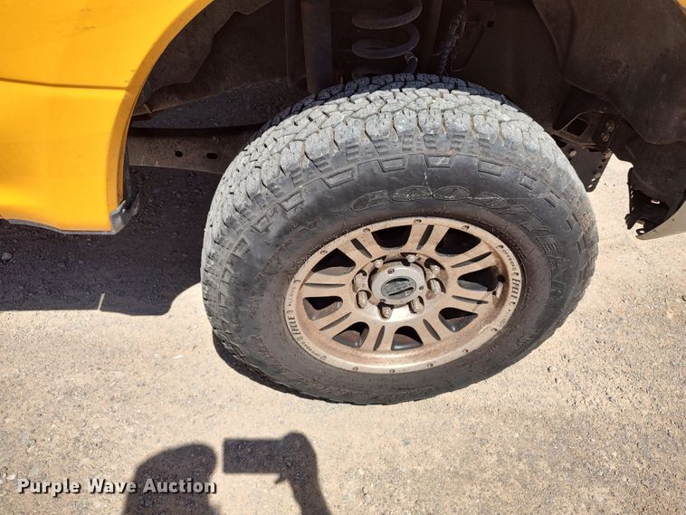 image for item LU9121 2017 Ford F350 Super Duty XL  utility bed pickup truck