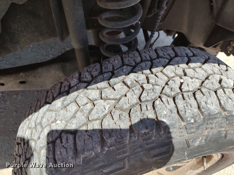 image for item LU9121 2017 Ford F350 Super Duty XL  utility bed pickup truck