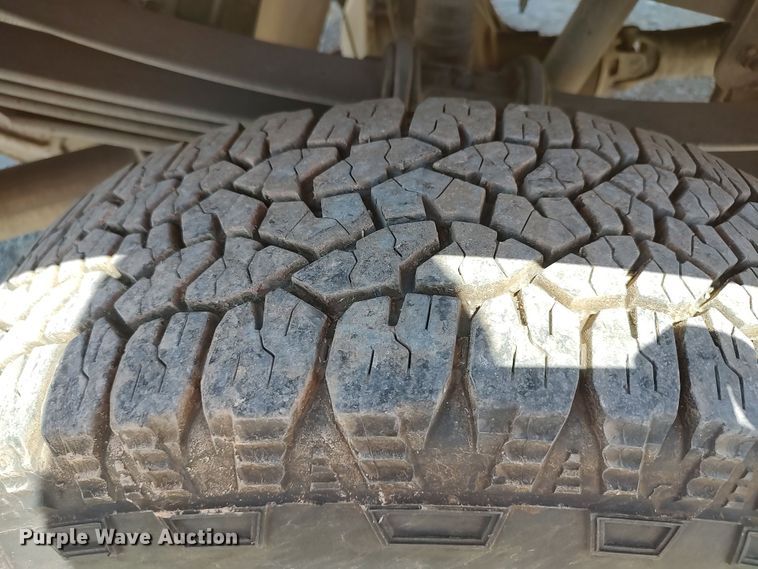 image for item LU9121 2017 Ford F350 Super Duty XL  utility bed pickup truck