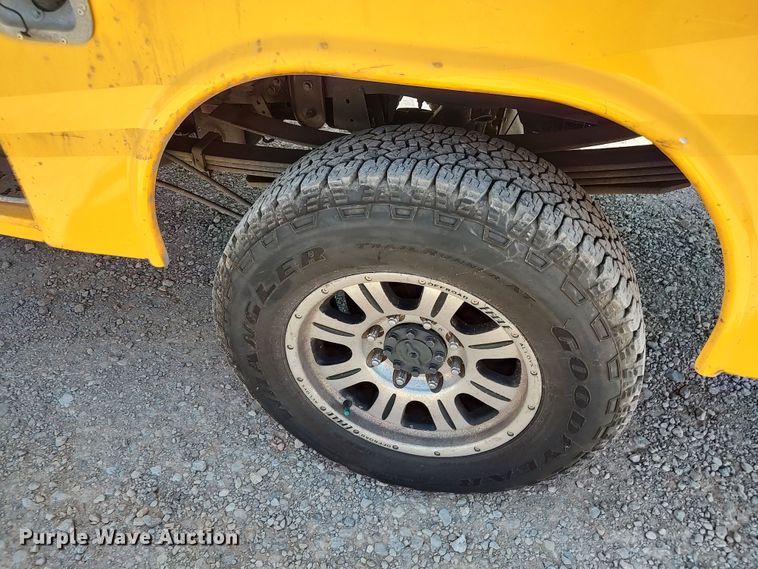 image for item LU9121 2017 Ford F350 Super Duty XL  utility bed pickup truck