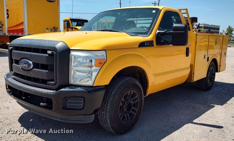 image for item LU9122 2015 Ford F350 Super Duty XL  utility bed pickup truck