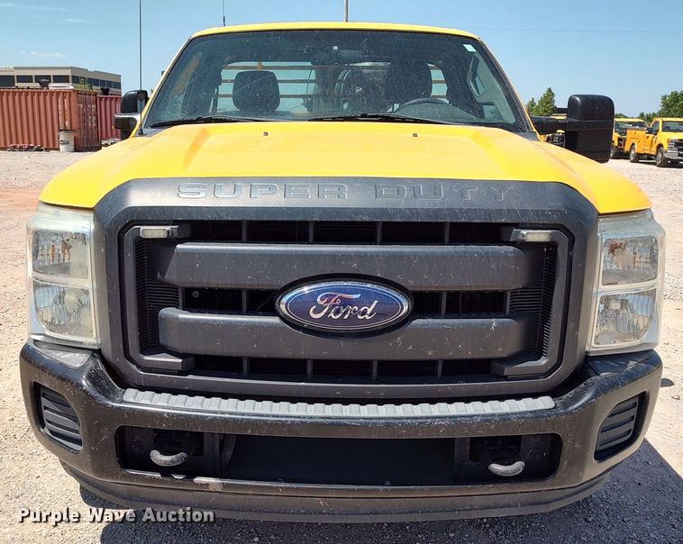 image for item LU9122 2015 Ford F350 Super Duty XL  utility bed pickup truck