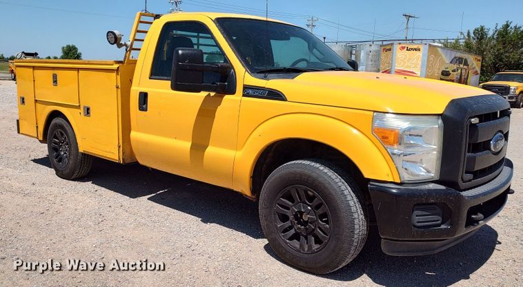 image for item LU9122 2015 Ford F350 Super Duty XL  utility bed pickup truck