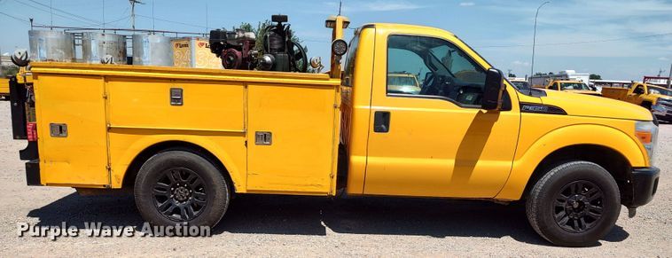 image for item LU9122 2015 Ford F350 Super Duty XL  utility bed pickup truck