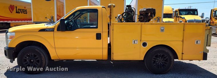 image for item LU9122 2015 Ford F350 Super Duty XL  utility bed pickup truck