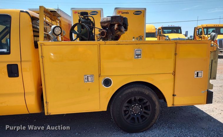 image for item LU9122 2015 Ford F350 Super Duty XL  utility bed pickup truck