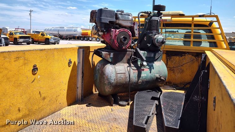 image for item LU9122 2015 Ford F350 Super Duty XL  utility bed pickup truck