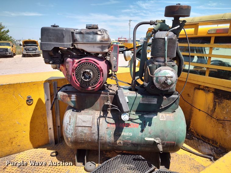 image for item LU9122 2015 Ford F350 Super Duty XL  utility bed pickup truck