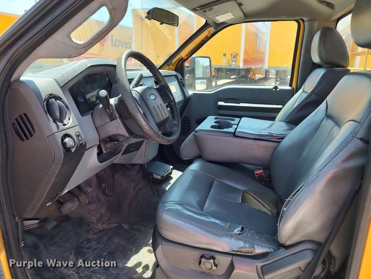 image for item LU9122 2015 Ford F350 Super Duty XL  utility bed pickup truck