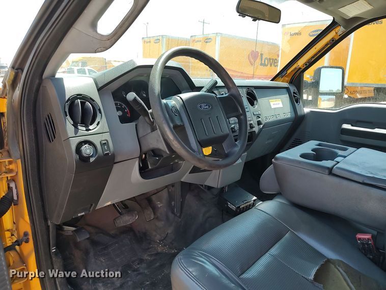 image for item LU9122 2015 Ford F350 Super Duty XL  utility bed pickup truck