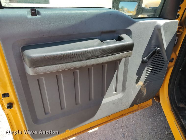 image for item LU9122 2015 Ford F350 Super Duty XL  utility bed pickup truck