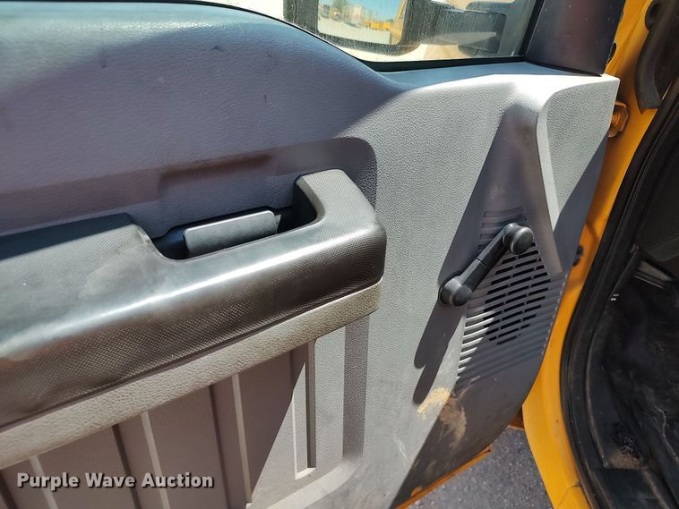 image for item LU9122 2015 Ford F350 Super Duty XL  utility bed pickup truck