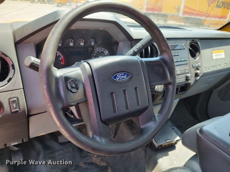 image for item LU9122 2015 Ford F350 Super Duty XL  utility bed pickup truck