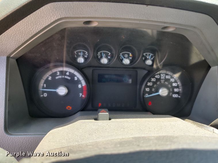 image for item LU9122 2015 Ford F350 Super Duty XL  utility bed pickup truck