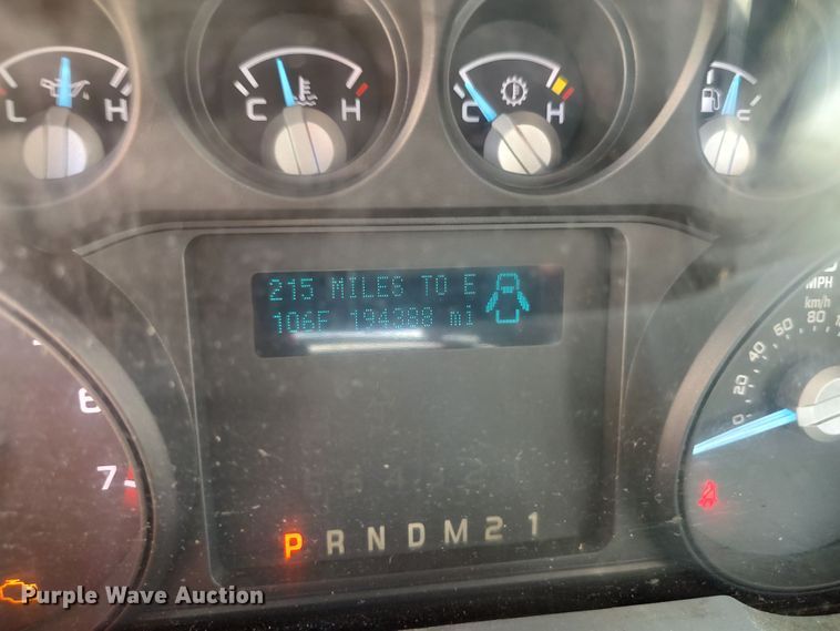 image for item LU9122 2015 Ford F350 Super Duty XL  utility bed pickup truck