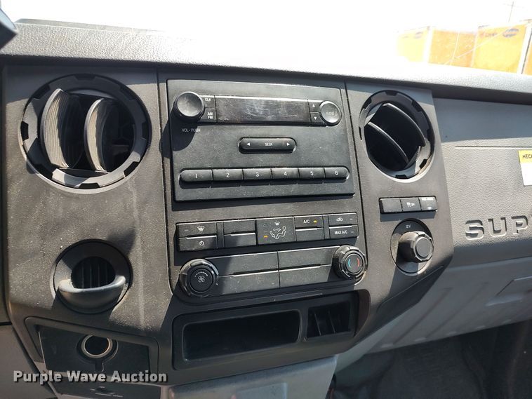 image for item LU9122 2015 Ford F350 Super Duty XL  utility bed pickup truck