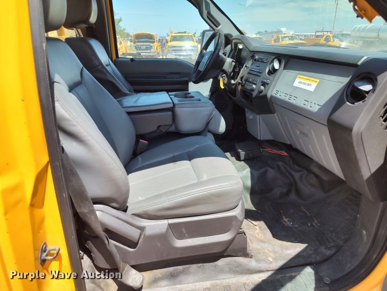 image for item LU9122 2015 Ford F350 Super Duty XL  utility bed pickup truck