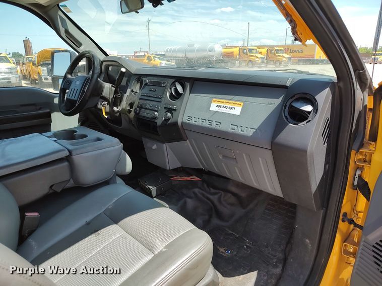 image for item LU9122 2015 Ford F350 Super Duty XL  utility bed pickup truck