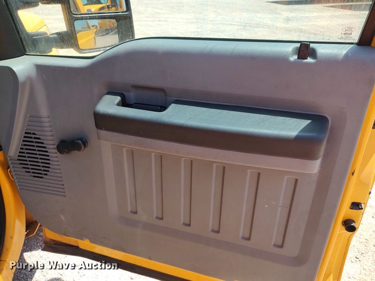 image for item LU9122 2015 Ford F350 Super Duty XL  utility bed pickup truck