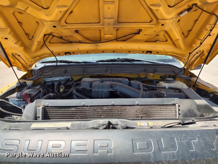 image for item LU9122 2015 Ford F350 Super Duty XL  utility bed pickup truck