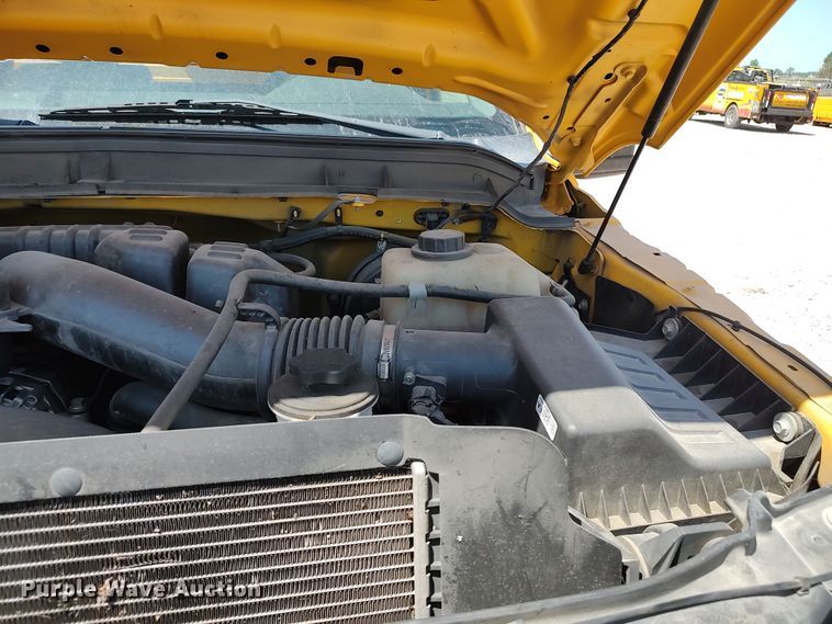 image for item LU9122 2015 Ford F350 Super Duty XL  utility bed pickup truck