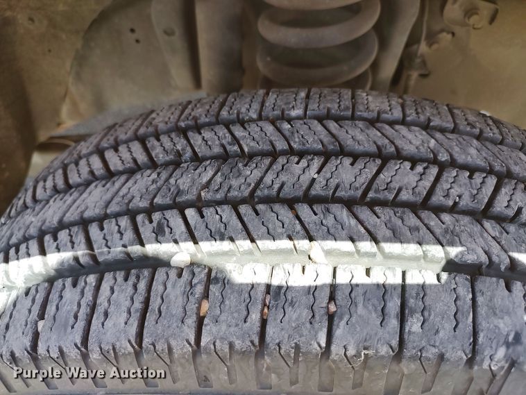 image for item LU9122 2015 Ford F350 Super Duty XL  utility bed pickup truck