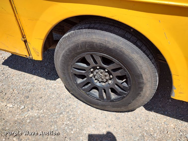 image for item LU9122 2015 Ford F350 Super Duty XL  utility bed pickup truck